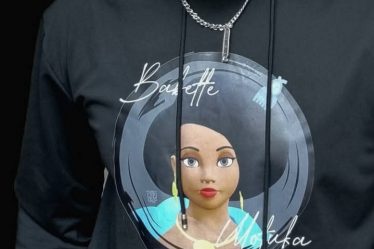 #AfroQueenStyle #ModeAfricaine #BabetteMotuka #AfroChic #WaxStyle #CréationsBabette #AfroElegance #ModeEthniqueChic #FashionAfrique #FiertéAfricaine Mettre en avant l'élégance et la puissance de la femme africaine moderne. Articles de mode pour les amateurs de mode inspirée des traditions africaines. Babette Motuka Afro 👑 Queen une marque qui monte en notoriété. 🪮Babette Motuka 🌟 AfroQueen 🤩 souligne l'élégance et le raffinement des créations.